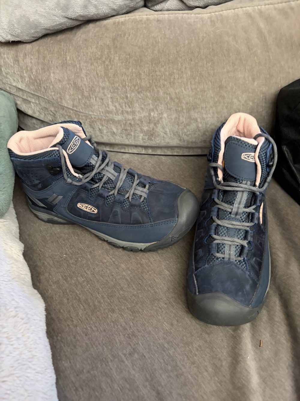 Keen Women's Navy Blue and Light Pink Mid-Height Hiking Boots